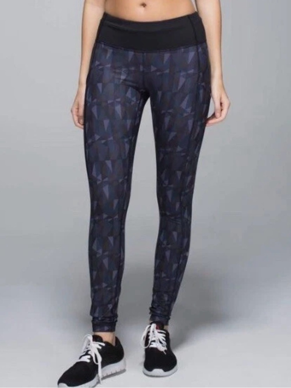 lululemon athletica Black Geometric Print Soeed Tight II Leggings EUC 6
